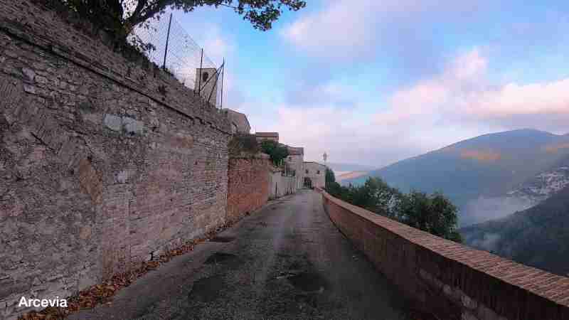 MARCHE IN MOTO - Arcevia e i suoi castelli, Video Screenshot, tags: di nel cuore delle - Youtube