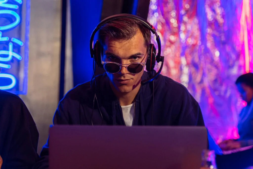 Competing with Streaming Giants: How Online Casinos Are Capturing Audiences in the Digital Age