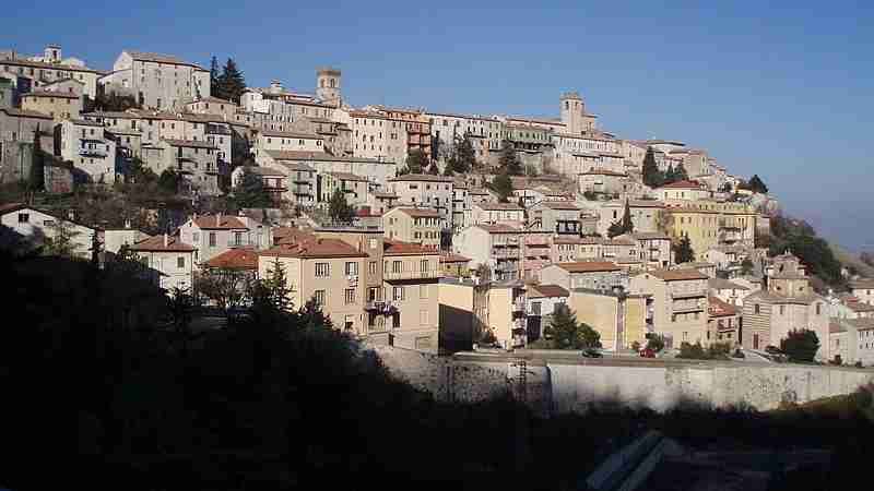 Arcevia - Vista di Arcevia 1, tags: le - CC BY-SA