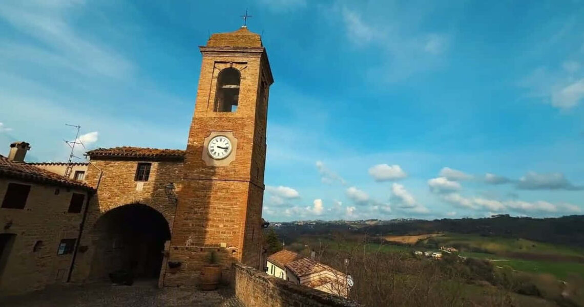 Esplorando i castelli storici e le meraviglie naturali di Arcevia
