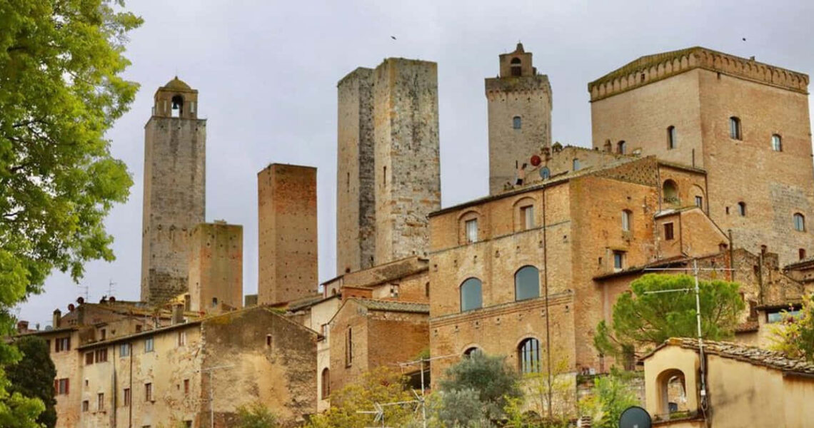 Guida turistica di Arcevia: patrimonio medievale, tesori artistici e paesaggi suggestivi